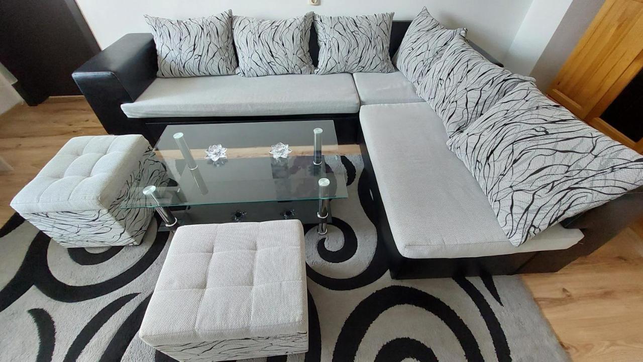 3 Rooms Apartment, Top Center, 1St Floor, Aubg, Free Parking, Pc I5 Ssd, 3 Led Tvs 200 Channels, Wifi, Terrace, Easy-Late Check-In, Stay Before Greece 布拉格埃夫格拉德 外观 照片