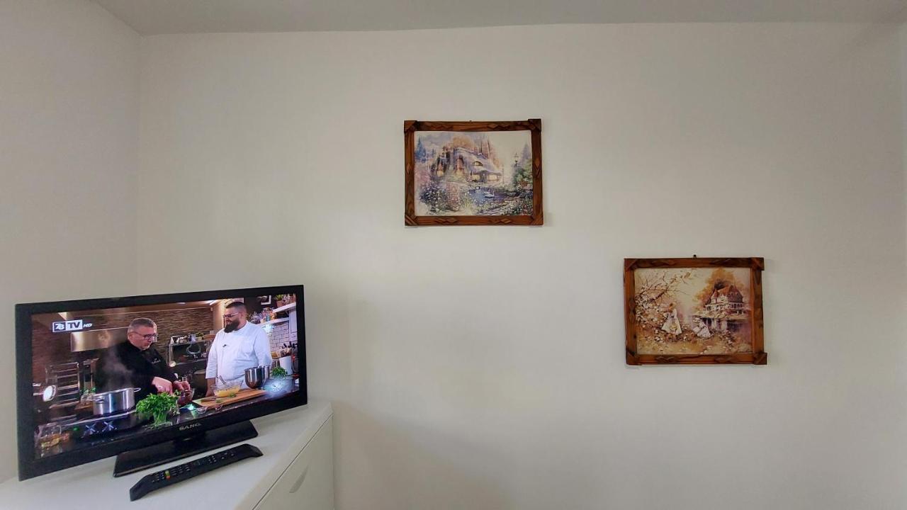3 Rooms Apartment, Top Center, 1St Floor, Aubg, Free Parking, Pc I5 Ssd, 3 Led Tvs 200 Channels, Wifi, Terrace, Easy-Late Check-In, Stay Before Greece 布拉格埃夫格拉德 外观 照片