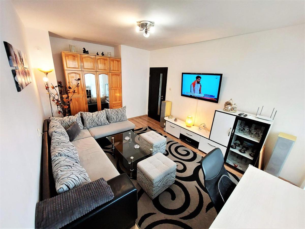 3 Rooms Apartment, Top Center, 1St Floor, Aubg, Free Parking, Pc I5 Ssd, 3 Led Tvs 200 Channels, Wifi, Terrace, Easy-Late Check-In, Stay Before Greece 布拉格埃夫格拉德 外观 照片