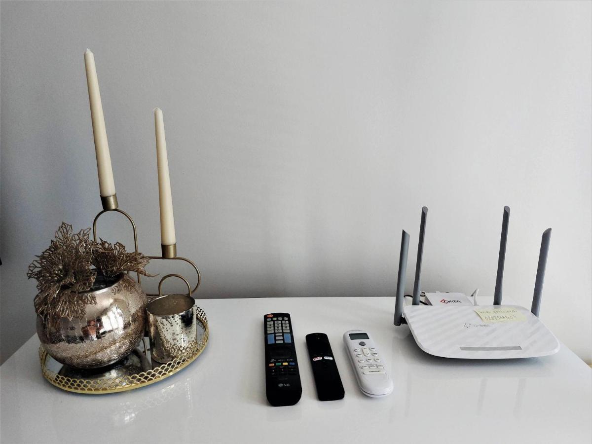 3 Rooms Apartment, Top Center, 1St Floor, Aubg, Free Parking, Pc I5 Ssd, 3 Led Tvs 200 Channels, Wifi, Terrace, Easy-Late Check-In, Stay Before Greece 布拉格埃夫格拉德 外观 照片