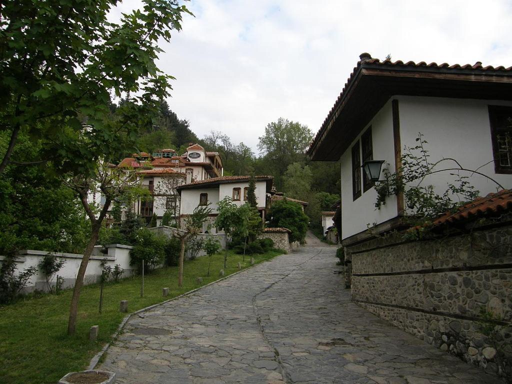 3 Rooms Apartment, Top Center, 1St Floor, Aubg, Free Parking, Pc I5 Ssd, 3 Led Tvs 200 Channels, Wifi, Terrace, Easy-Late Check-In, Stay Before Greece 布拉格埃夫格拉德 外观 照片
